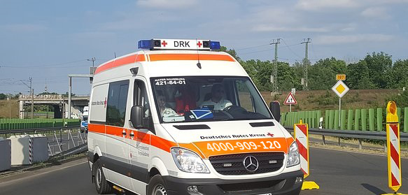 急需求上海市专业的救护车转运急救中心？看这份出院回家病人陪同人员全指南